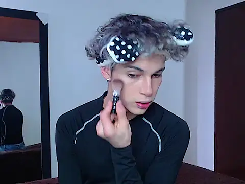 Snapshot of john_vichenso chatting on November 10, 2025, 8:52 pm john vichenso online show from November 10, 2025, 8:52 pm