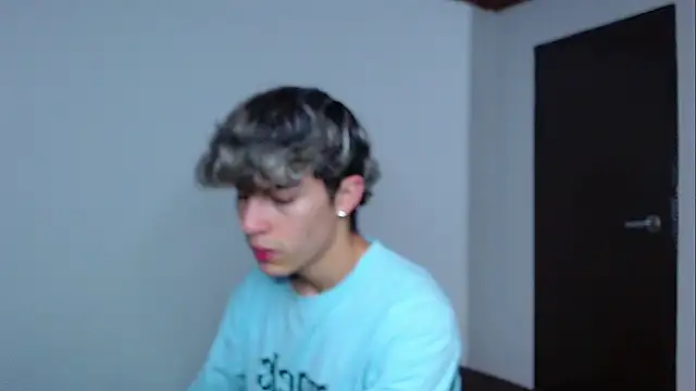 Snapshot of john_vichenso chatting on December 5, 2025, 9:00 pm john vichenso online show from December 5, 2025, 9:00 pm