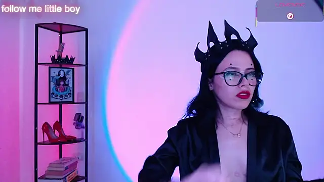 Snapshot of girldom chatting on January 14, 2026, 9:42 pm girldom online show from January 14, 2026, 9:42 pm