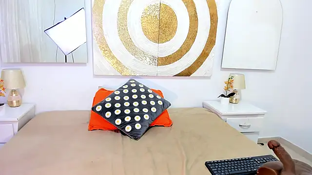 Michelle Lewis  online show from March 12, 2026, 1:06 pm