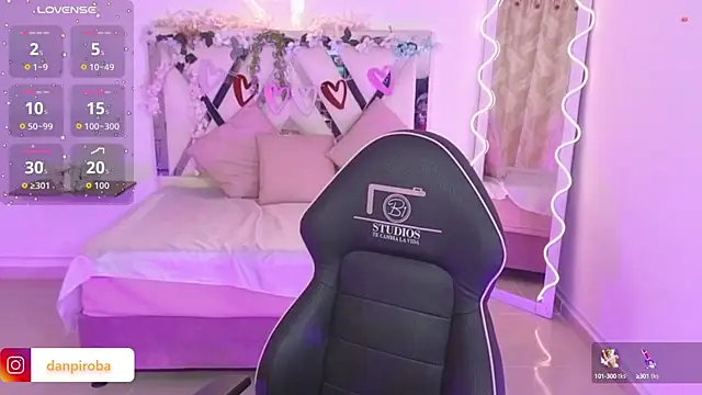 ZURY TAY online show from September 22, 2025, 11:56 am