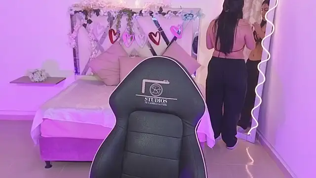 ZURY TAY online show from September 23, 2025, 11:46 am