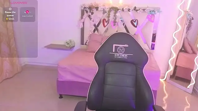 ZURY TAY online show from September 26, 2025, 11:36 am