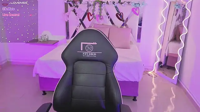 ZURY TAY online show from October 23, 2025, 11:31 am