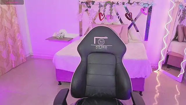 ZURY TAY online show from October 28, 2025, 11:36 am