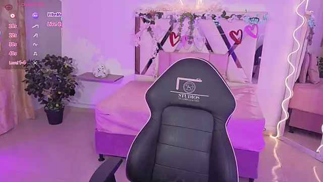 ZURY TAY online show from November 8, 2025, 11:54 am