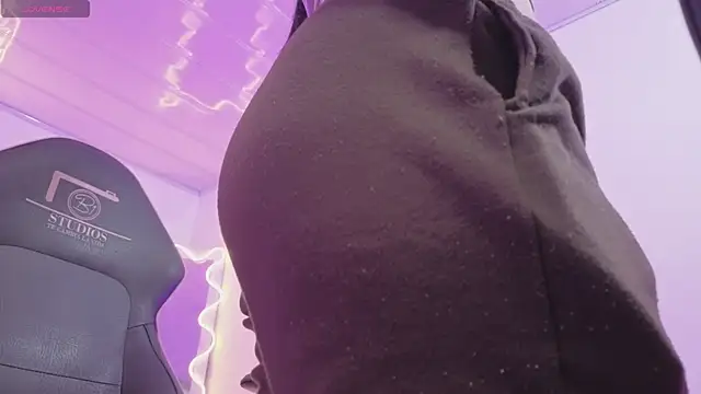 ZURY TAY online show from April 15, 2026, 11:50 am