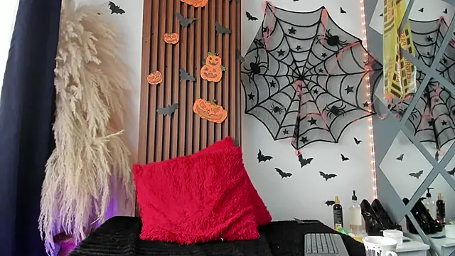 hannah lover online show from October 25, 2025, 7:41 pm