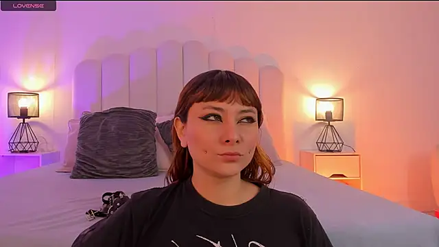 Snapshot of raven_black_ chatting on November 21, 2025, 12:48 pm raven black online show from November 21, 2025, 12:48 pm