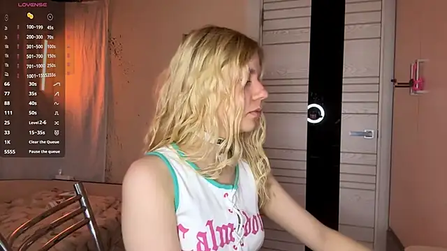 Snapshot of MaryjaneSpider chatting on September 16, 2025, 2:40 pm MaryjaneSpider online show from September 16, 2025, 2:40 pm