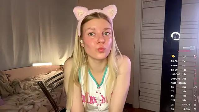 Snapshot of MaryjaneSpider chatting on October 22, 2025, 6:51 pm MaryjaneSpider online show from October 22, 2025, 6:51 pm