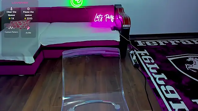 Snapshot of MiaKiittyy chatting on November 24, 2025, 1:05 am MiaKiittyy online show from November 24, 2025, 1:05 am