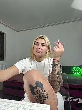 Snapshot of MiaKiittyy chatting on December 21, 2025, 5:09 pm MiaKiittyy online show from December 21, 2025, 5:09 pm