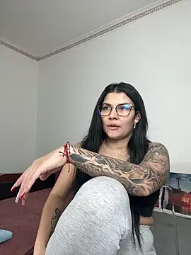 Snapshot of MiaKiittyy chatting on January 5, 2026, 5:27 pm MiaKiittyy online show from January 5, 2026, 5:27 pm