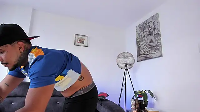 Snapshot of DeimonOficial chatting on February 8, 2026, 8:23 pm DeimonOficial online show from February 8, 2026, 8:23 pm