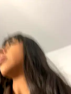 Aleja ruizz online show from November 26, 2025, 8:21 pm