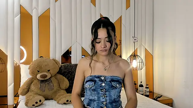 ValeriaPrado online show from December 2, 2025, 8:15 pm