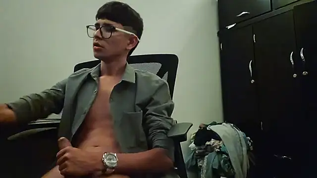 Snapshot of ElverCol chatting on February 10, 2026, 2:59 am ElverCol online show from February 10, 2026, 2:59 am