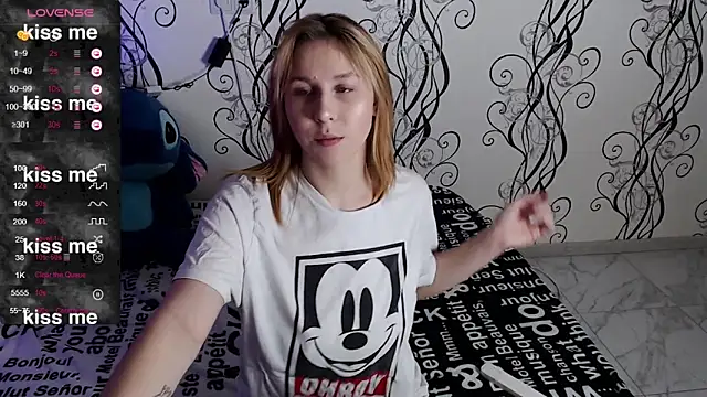 Snapshot of RoyAngela chatting on November 14, 2025, 1:54 pm RoyAngela online show from November 14, 2025, 1:54 pm