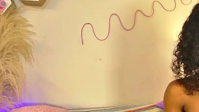 Snapshot of tatixxxvega chatting on October 28, 2025, 1:25 pm tatixxxvega online show from October 28, 2025, 1:25 pm