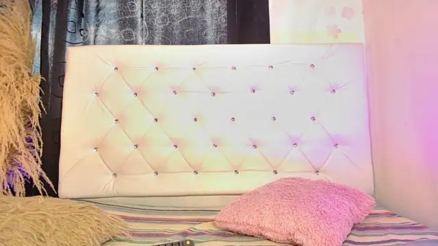 tatixxxvega online show from April 1, 2026, 5:54 pm