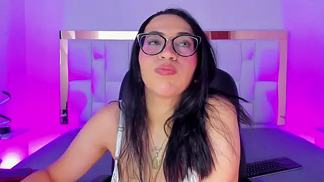 Snapshot of Camille_Juicy chatting on September 18, 2025, 12:40 pm Camille Juicy online show from September 18, 2025, 12:40 pm