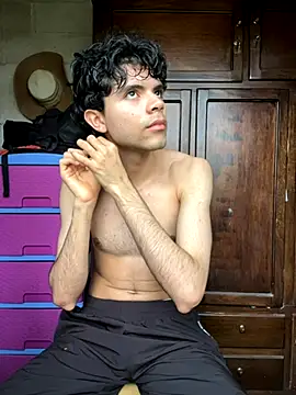 Axel-Mejia online show from October 28, 2025, 12:52 pm