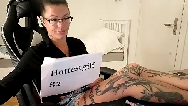 sexygilf82 online show from July 19, 2026, 7:39 pm