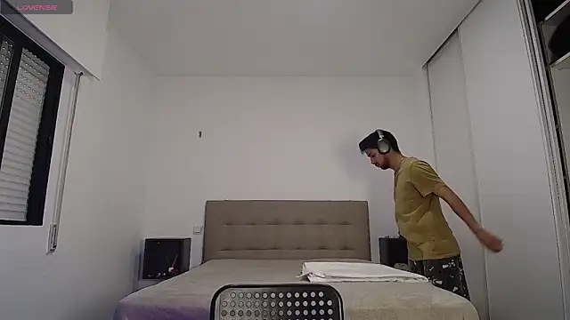 Snapshot of Dimax_xxx chatting on September 26, 2025, 12:42 pm Dimax xxx online show from September 26, 2025, 12:42 pm