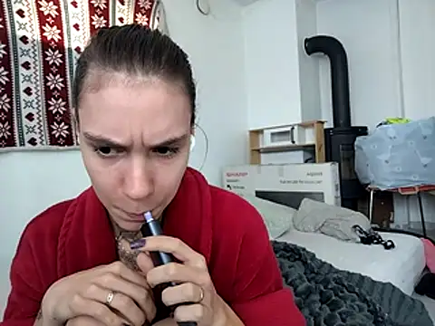 Snapshot of HoneySquirrel chatting on October 19, 2025, 11:22 am HoneySquirrel online show from October 19, 2025, 11:22 am