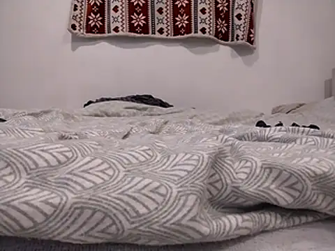 Snapshot of HoneySquirrel chatting on October 20, 2025, 7:58 pm HoneySquirrel online show from October 20, 2025, 7:58 pm