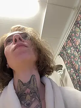 Snapshot of HoneySquirrel chatting on February 10, 2026, 12:31 pm HoneySquirrel online show from February 10, 2026, 12:31 pm