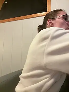 Snapshot of HoneySquirrel chatting on February 20, 2026, 8:42 pm HoneySquirrel online show from February 20, 2026, 8:42 pm