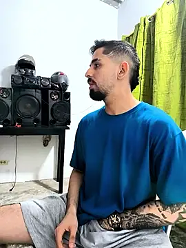 giannis090 online show from October 22, 2025, 3:51 am