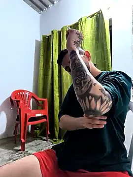 Snapshot of giannis090 chatting on January 17, 2026, 4:28 am giannis090 online show from January 17, 2026, 4:28 am