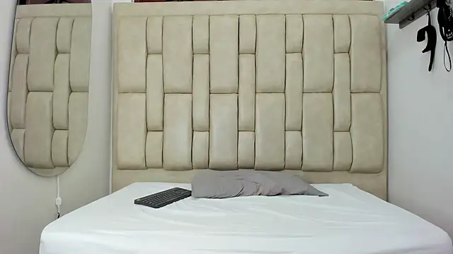 ZafiroAndFlynn online show from September 12, 2025, 8:09 pm