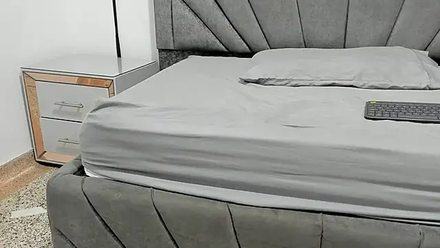 ZafiroAndFlynn online show from September 20, 2025, 10:11 pm