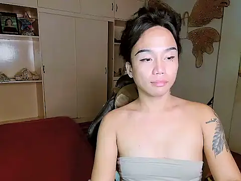 YourNikkieXxx online show from October 28, 2025, 5:04 pm