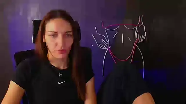 Snapshot of Aurora_Loveu chatting on October 14, 2025, 12:33 am Aurora Loveu online show from October 14, 2025, 12:33 am