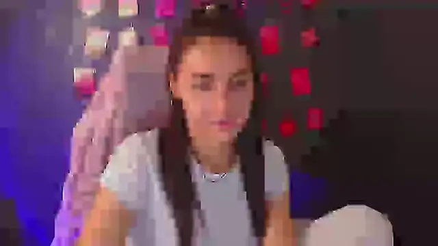 Snapshot of Aurora_Loveu chatting on November 11, 2025, 7:30 am Aurora Loveu online show from November 11, 2025, 7:30 am