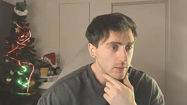 Oscar Miller  online show from December 19, 2025, 9:22 pm