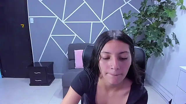 Snapshot of _Luna_Bennett chatting on February 24, 2026, 8:29 pm Luna Bennett online show from February 24, 2026, 8:29 pm