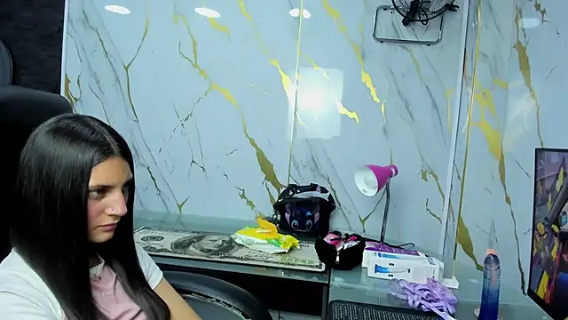  Luna Bennett online show from May 30, 2026, 8:00 am