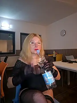 Snapshot of TinaLizxh chatting on January 10, 2026, 11:09 pm TinaLizxh online show from January 10, 2026, 11:09 pm