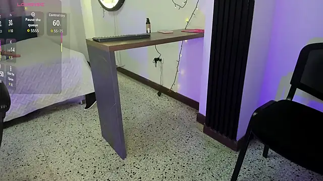 chubby sexy  online show from November 27, 2025, 12:18 pm