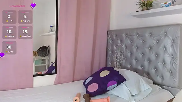 angiellam online show from October 31, 2025, 2:18 pm