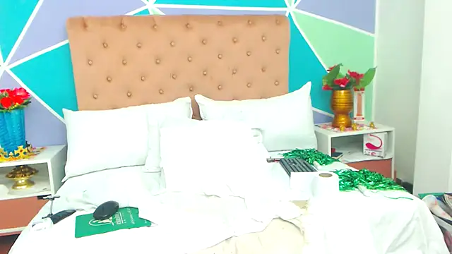 Morenaza6420 online show from April 6, 2026, 10:00 pm