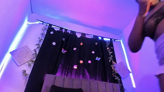 Snapshot of AkiraStone_ chatting on October 10, 2025, 8:19 pm AkiraStone online show from October 10, 2025, 8:19 pm