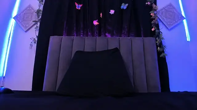 Snapshot of AkiraStone_ chatting on October 21, 2025, 12:17 pm AkiraStone online show from October 21, 2025, 12:17 pm