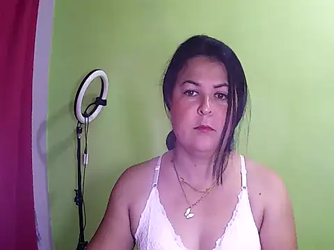 anapaulaa online show from November 7, 2025, 1:05 am